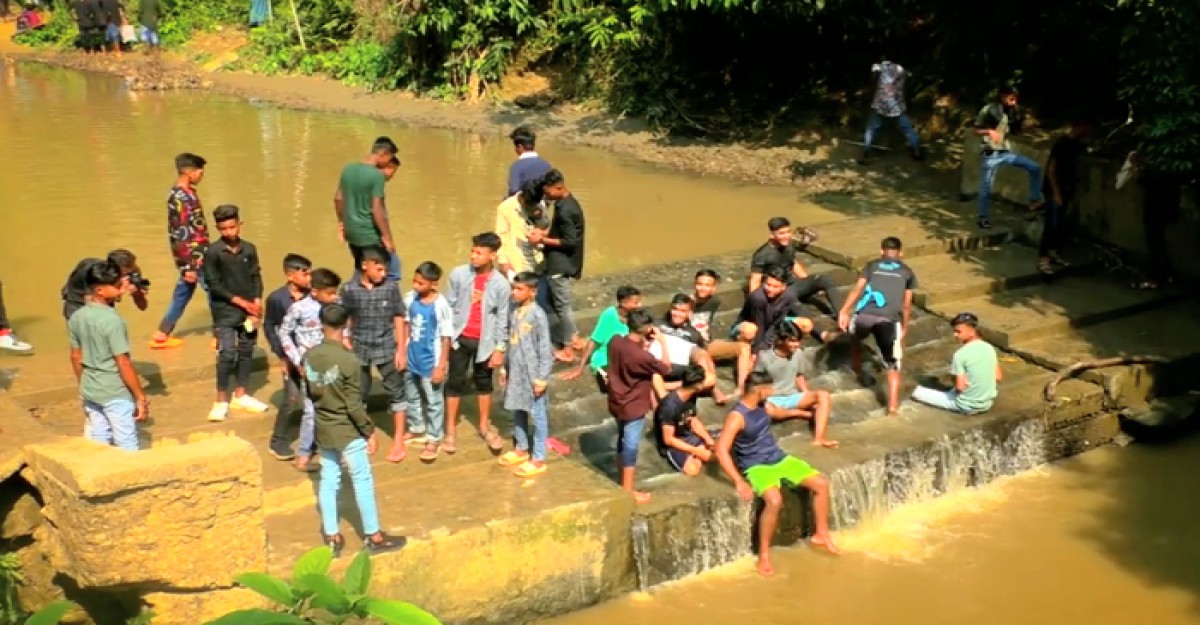 ঈদের ছুটিতে প্রাণ ফিরে পেল পর্যটন স্পট গুলো